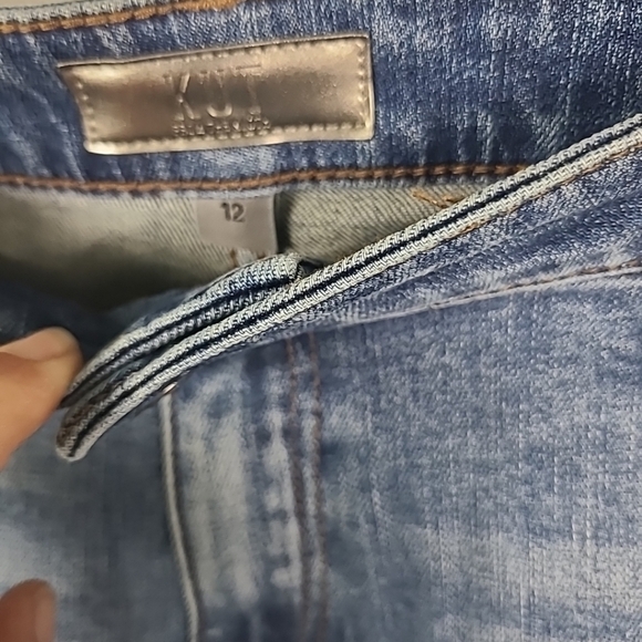 KUT from the Kloth Women's Gidget Fray Short Denim Shorts Bringing W/ Medi Sz 12 - Picture 3 of 6